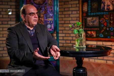 نه واقع گرا هستند نه آرمانگرا