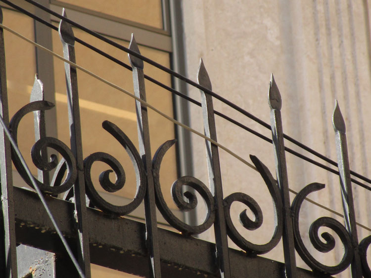 چه نوع حفاظی برای دیوارهای بلند بهتر عمل می کند؟