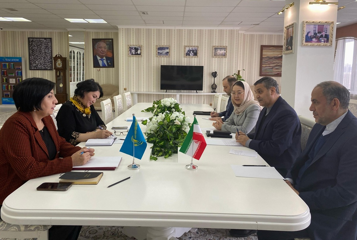 کتاب کتابداران قزاقستان به استفاده از تجربیات غنی ایران علاقهمندند