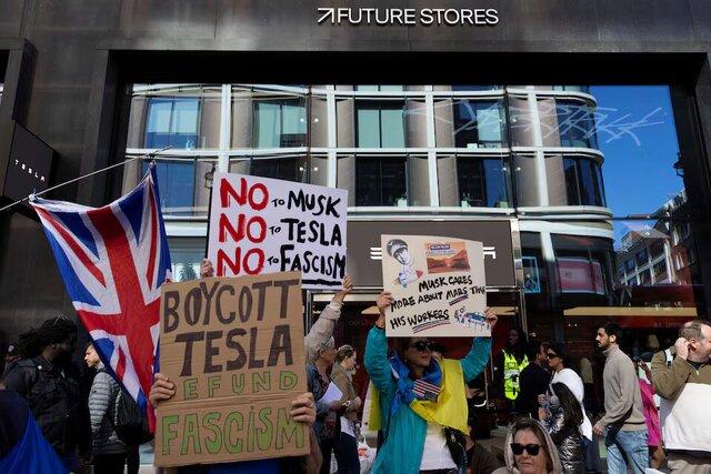 تظاهرات علیه ترامپ و ماسک در سراسر اروپا