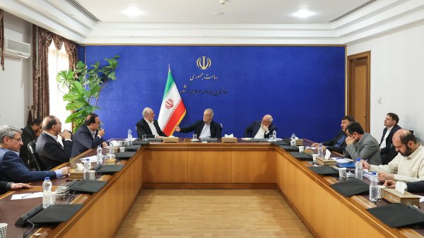 «بازدید سرزده دیگری توسط پزشکیان» و «تحریم‌ در آستانه مذاکره مستقیم عمان»