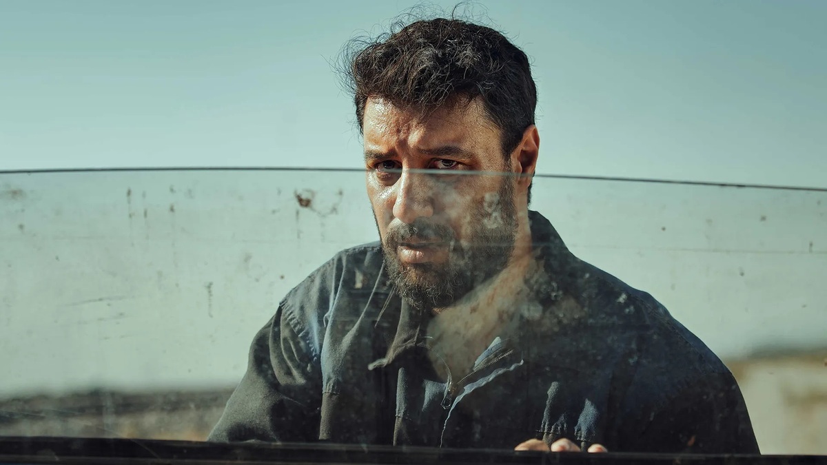 نگاهی به جواد عزتی «وحشی»