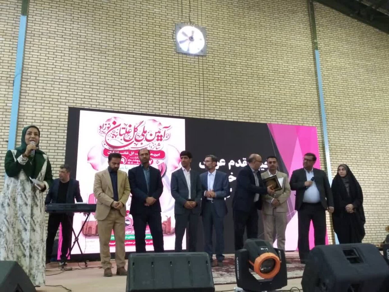 شانزدهمین جشنواره گل غلتان نوزادان امیریه دامغان برگزار شد